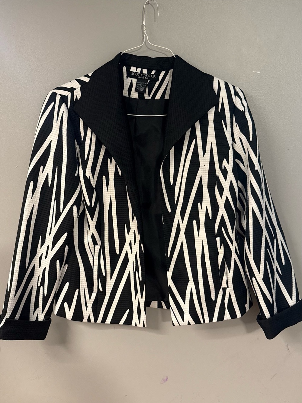 Scott Taylor Black & White Graphic Women's Blazer